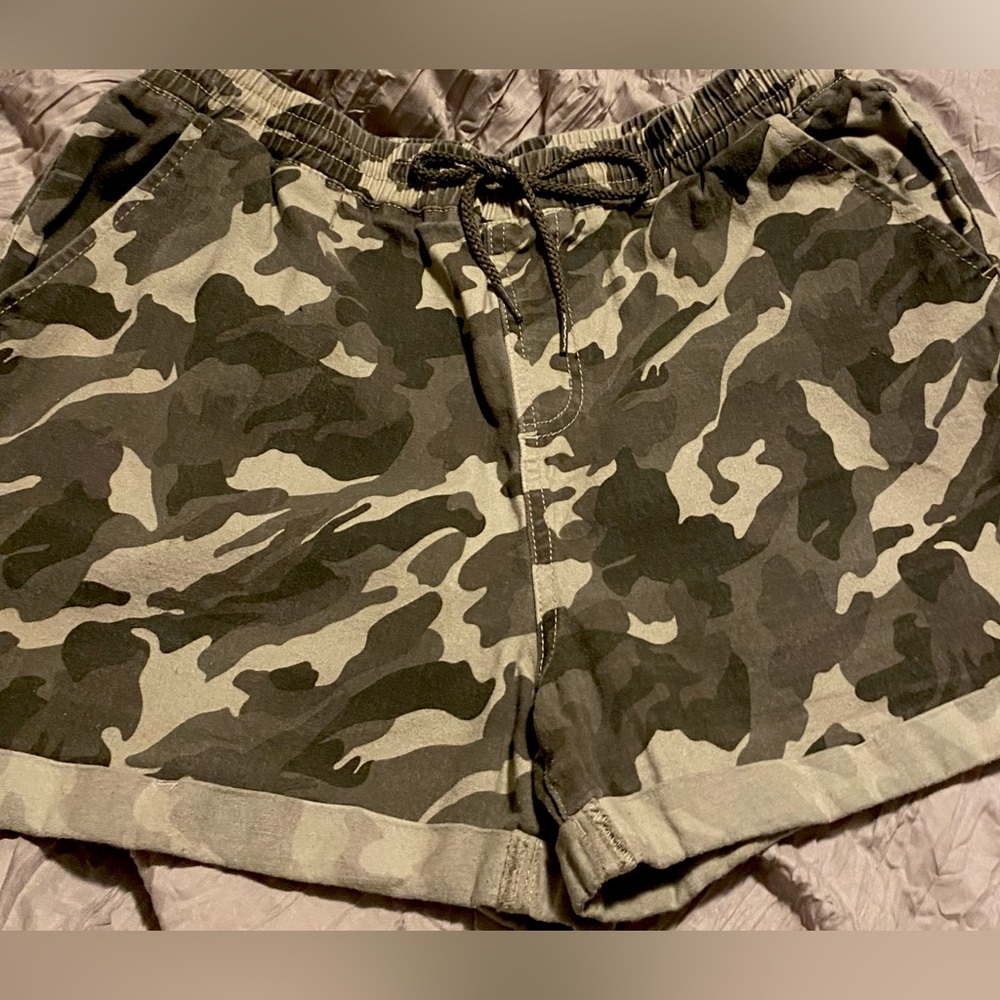YMI Camo shorts with drawstring